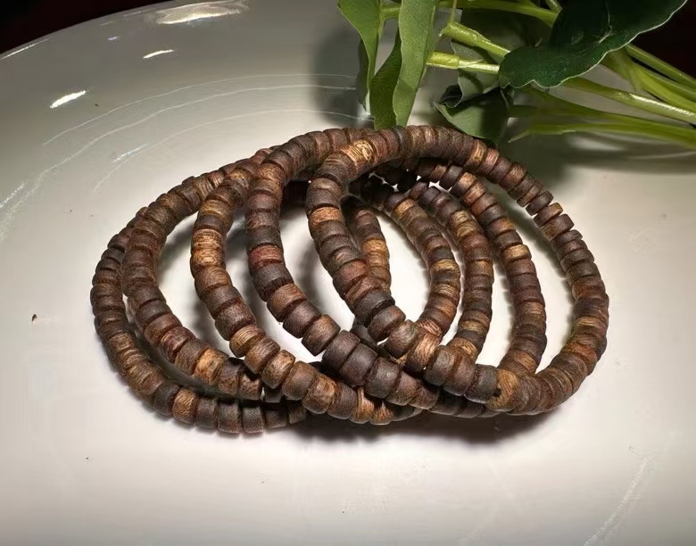 Hainan agarwood bracelets are genuine and guaranteed
