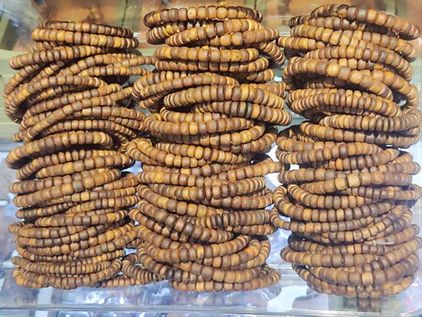 Hainan agarwood bracelets are genuine and guaranteed detail image 2