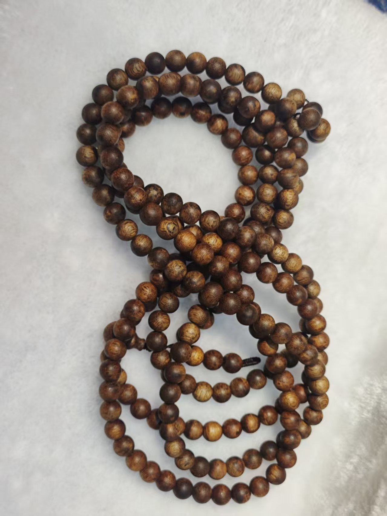 The agarwood bracelet is genuine and reliable. You can choose from multiple or single ring styles Application Scenario