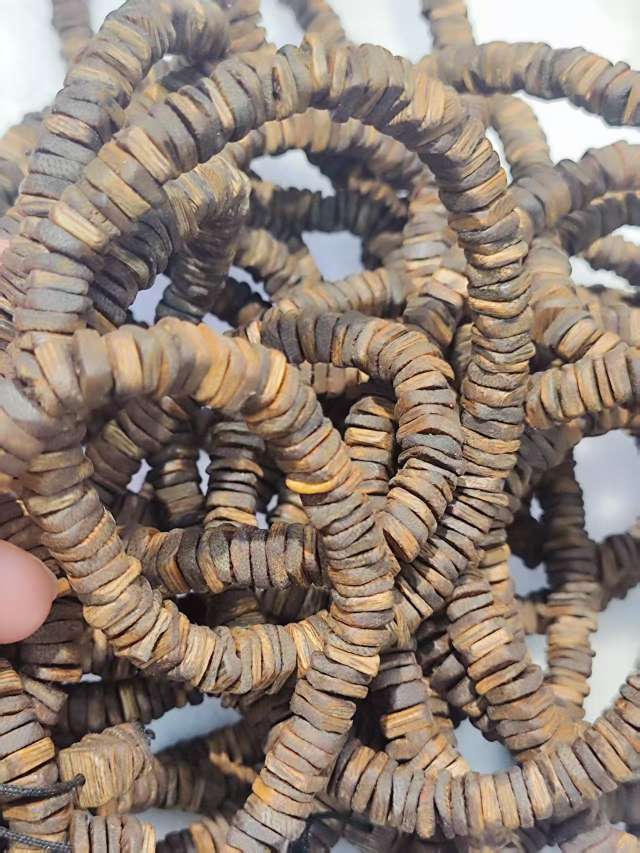 Hainan agarwood bracelet with square beads details Picture