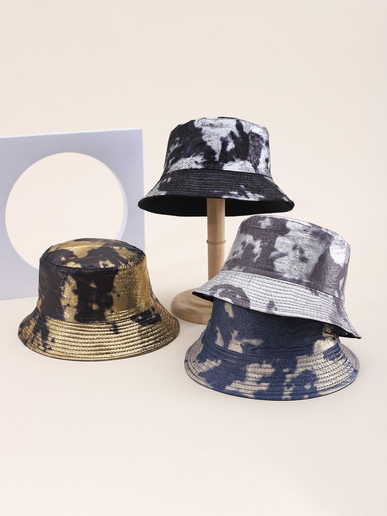 This spring and summer Korean-style pu material ink-dyed double-sided fisherman's hat is fashionable and versatile. It's a foldable basin hat for travel, sun protection and shade. It's an adult hat for export, with a size of 58CM and available in four colors full figure
