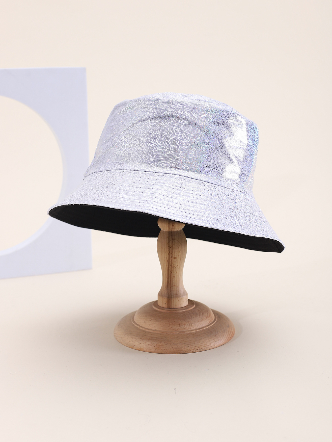 This spring and summer Korean-style pu material smooth, fine, double-sided fisherman's hat is fashionable and versatile. It's a foldable basin hat for travel, sun protection and shade, and is suitable for adult export. All sizes are 58CM details Picture