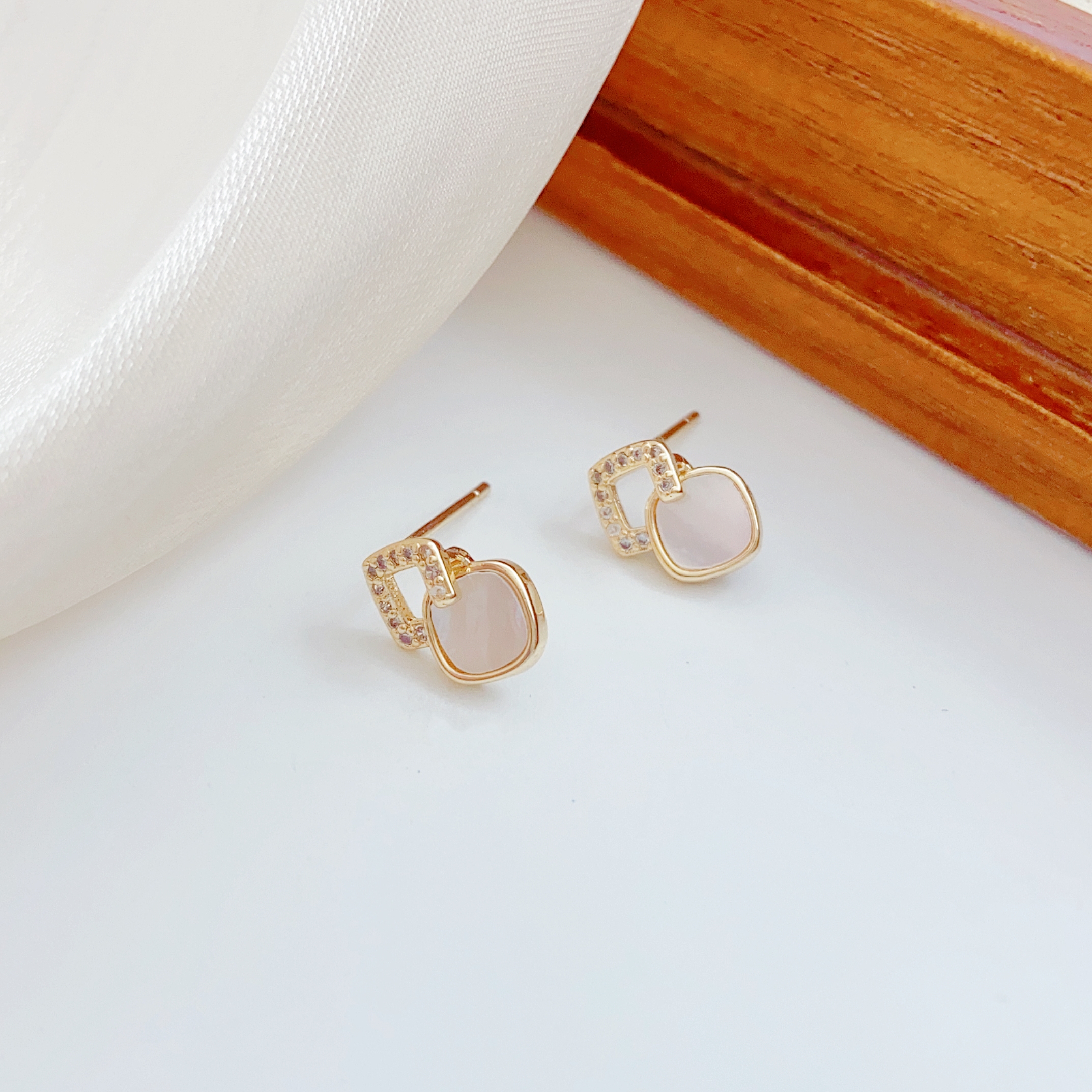 A pair of mini millet bead handcrafted pearl ear studs s925 silver needle earrings, exquisite and small, gentle gift for best friends, graduation season gift for friends, Instagram style, suitable for ladies to wear daily details Picture