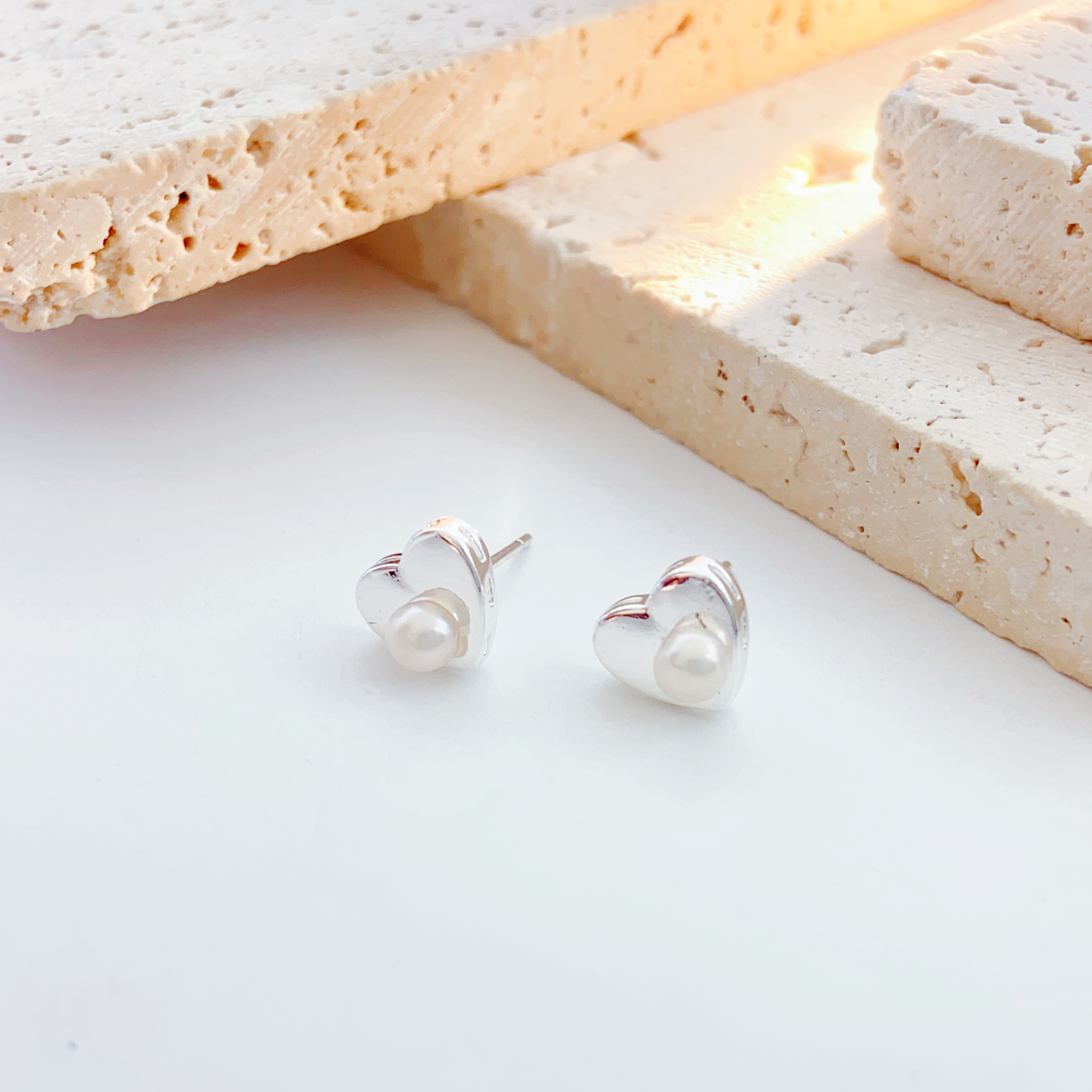 A pair of mini millet bead handcrafted pearl stud earrings s925, silver needle earrings, summer French retro style, exquisite and small, gentle best friend gift, graduation season gift for good friends details Picture