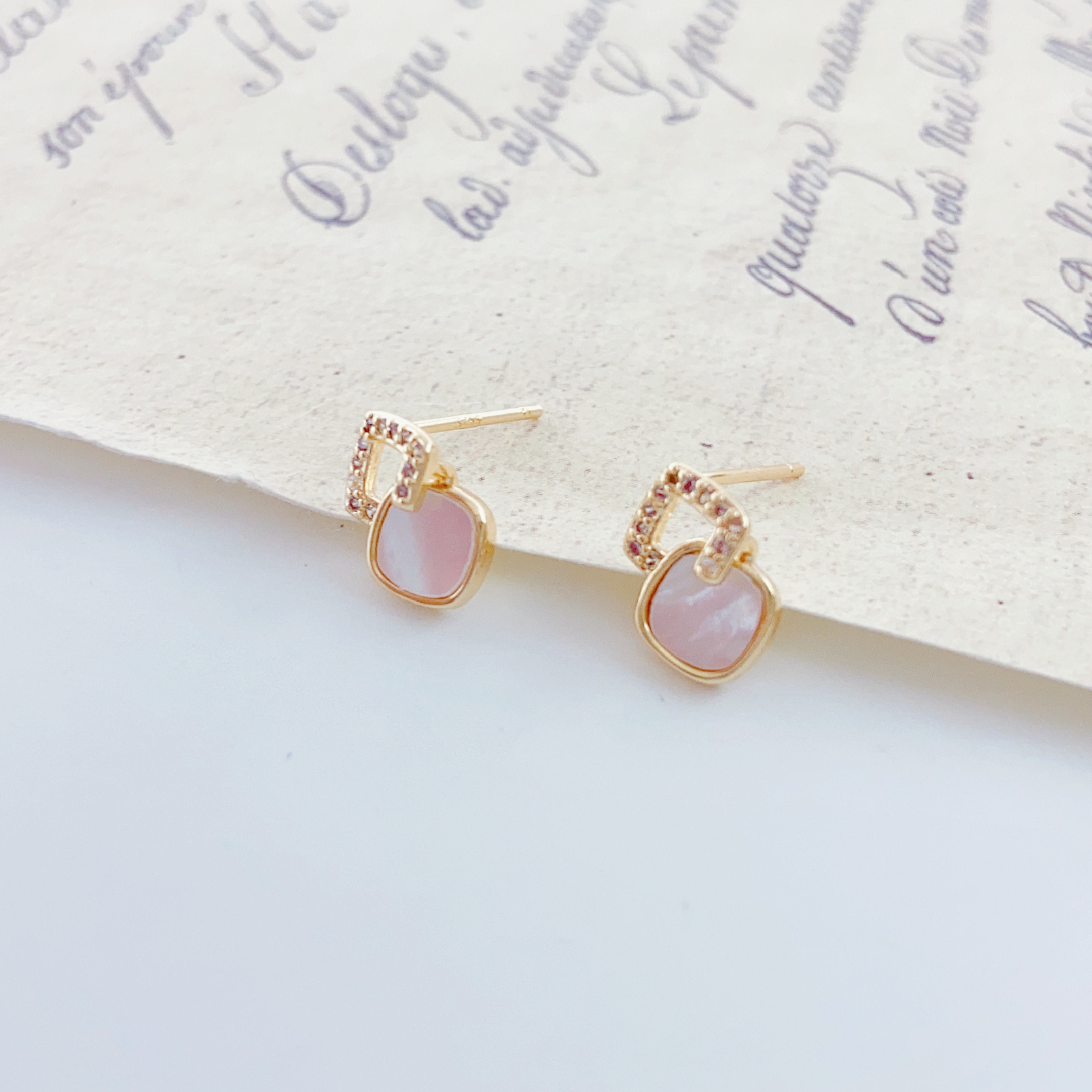 A pair of mini millet bead handcrafted pearl ear studs s925 silver needle earrings, exquisite and small, gentle gift for best friends, graduation season gift for friends, Instagram style, suitable for ladies to wear daily Application Scenario