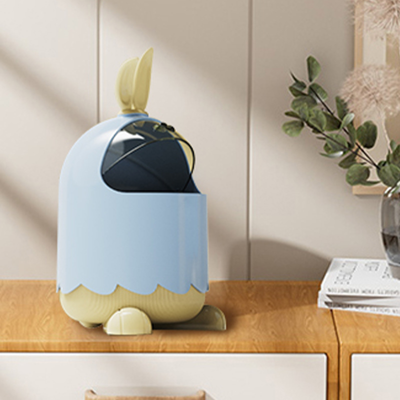 The G28-2950g Tutu Desktop trash can features a cute design with an inward-opening lid. It is compact, doesn't take up much space and is neat details Picture