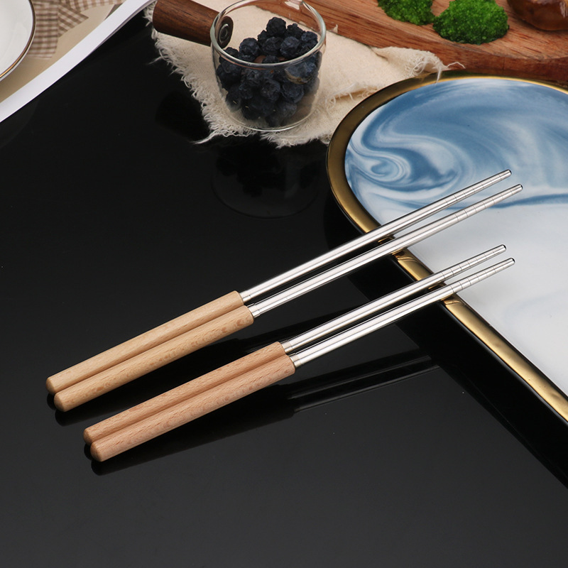 Creative Western-style beech wood handle stainless steel tableware, household spoons, hotel dessert spoons, forks, chopsticks and knives, solid wood handle tableware Application Scenario