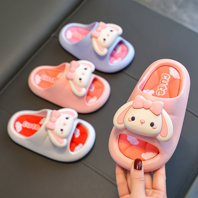 Baby slippers, cute cartoon for girls, summer outerwear, soft soles for home use, bathroom comfort, anti-slip, cool slippers for children 82 Application Scenario