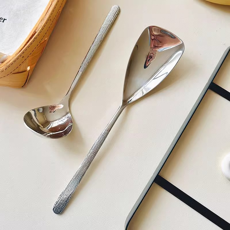 304 stainless steel hammer-patterned spoon, deepened hammer-patterned serving spoon, public spoon, household stir-frying spatula, restaurant kitchenware, hot pot spoon Specification drawing