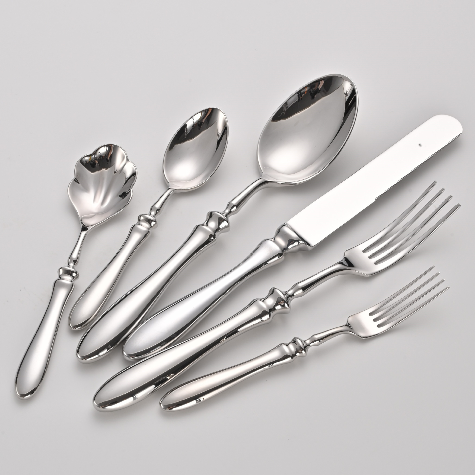 Five-star hotel clubhouse 304 stainless steel Western cuisine knife, fork and spoon, 5A precision steak knife and fork, restaurant banquet tableware Application Scenario