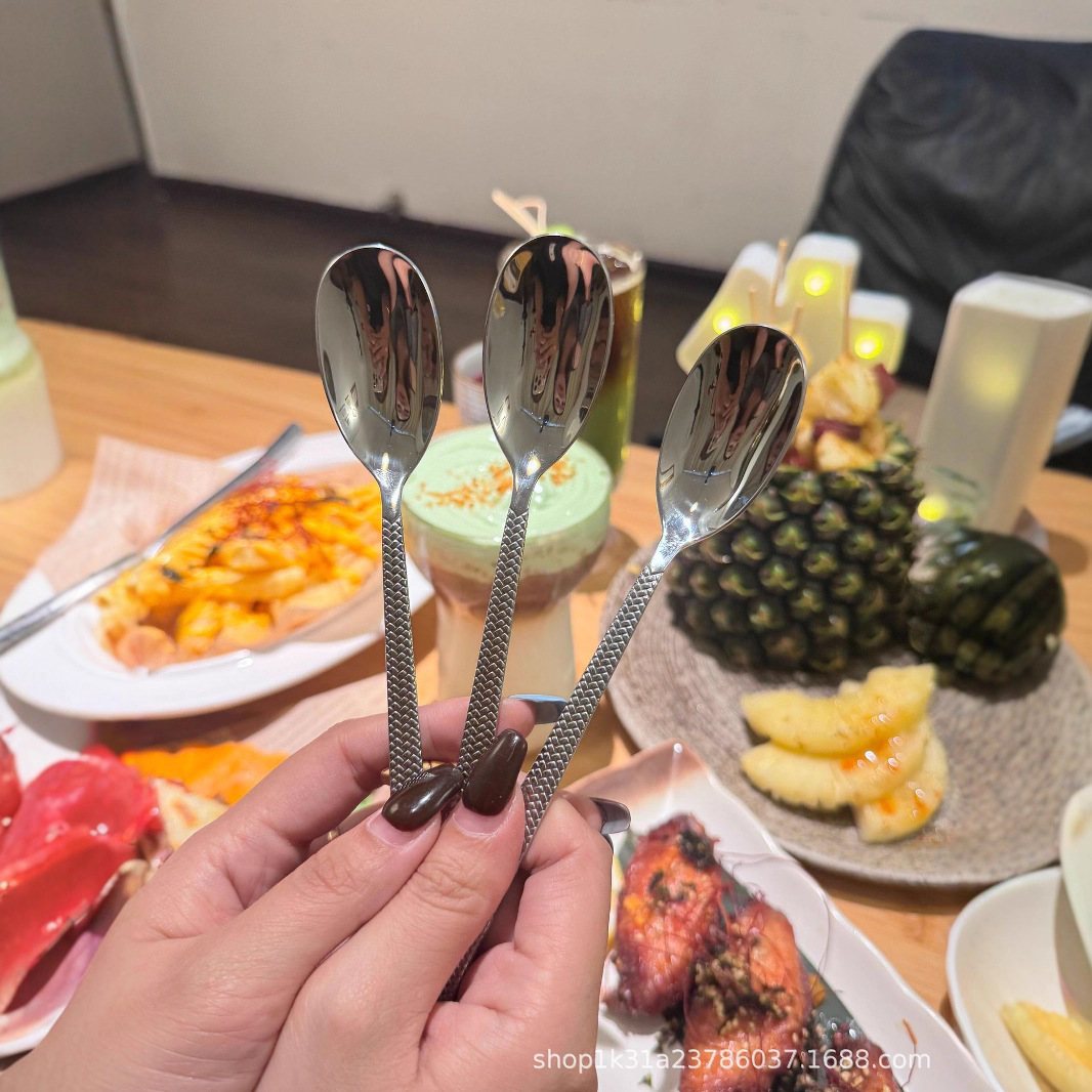 Wholesale of stainless steel spoons with rattan weave texture, thickened ice stirring spoons, long-handled spoons, household cooking spoons, soup spoons and spoons from manufacturers Specification drawing
