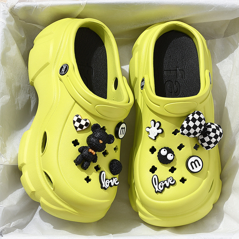 Cute cartoon new croquet soles for women, thick-soled, anti-slip, fashionable and popular beach flip-flops for outerwear 338 full figure