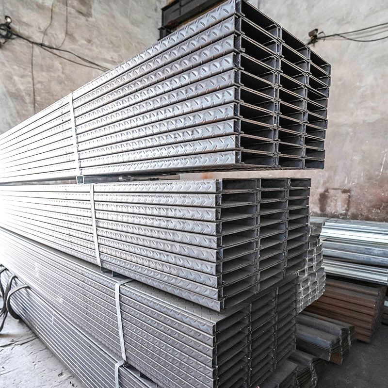 The manufacturer supplies U-shaped galvanized steel pile driving construction steel, q235 cold-formed steel 10# with anti-slip patterns details Picture