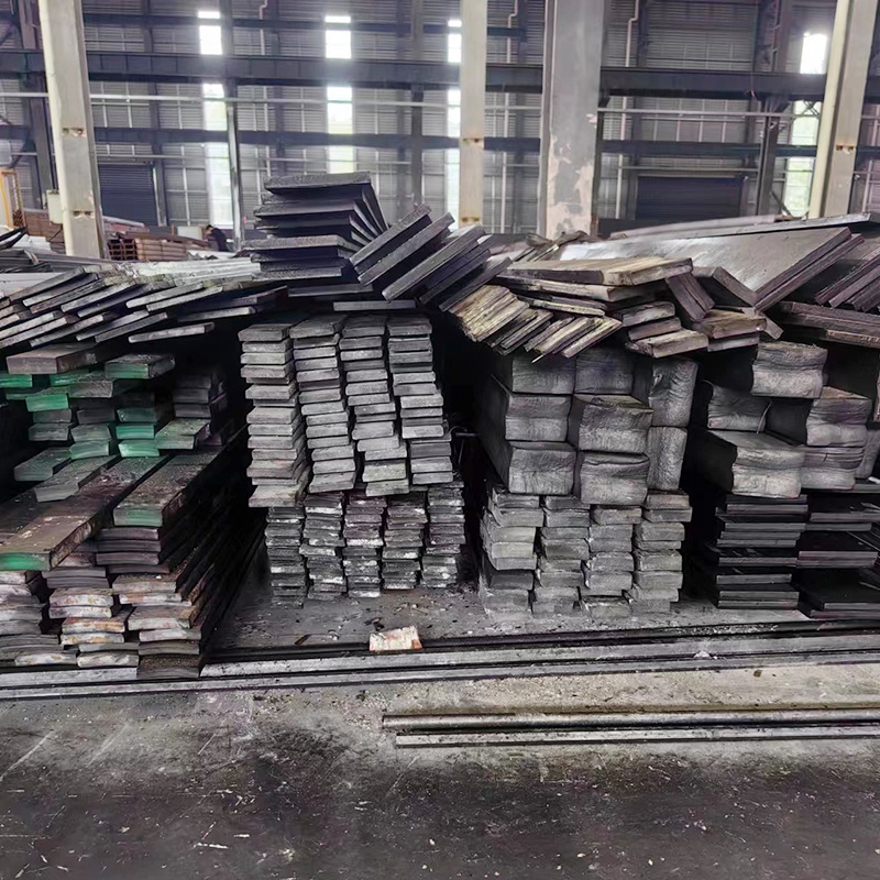 The manufacturer has cold-drawn flat steel and square steel in stock, A3 and 45#, which can be cut to fixed lengths. Cold-drawn flat iron and cold-drawn solid square steel are available details Picture