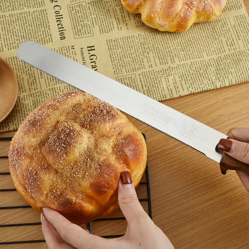Wholesale of stainless steel bread knives, wooden-handled cake knives, 8-inch, 10-inch, 12-inch and 14-inch serrated knives and baking tools in stock Application Scenario