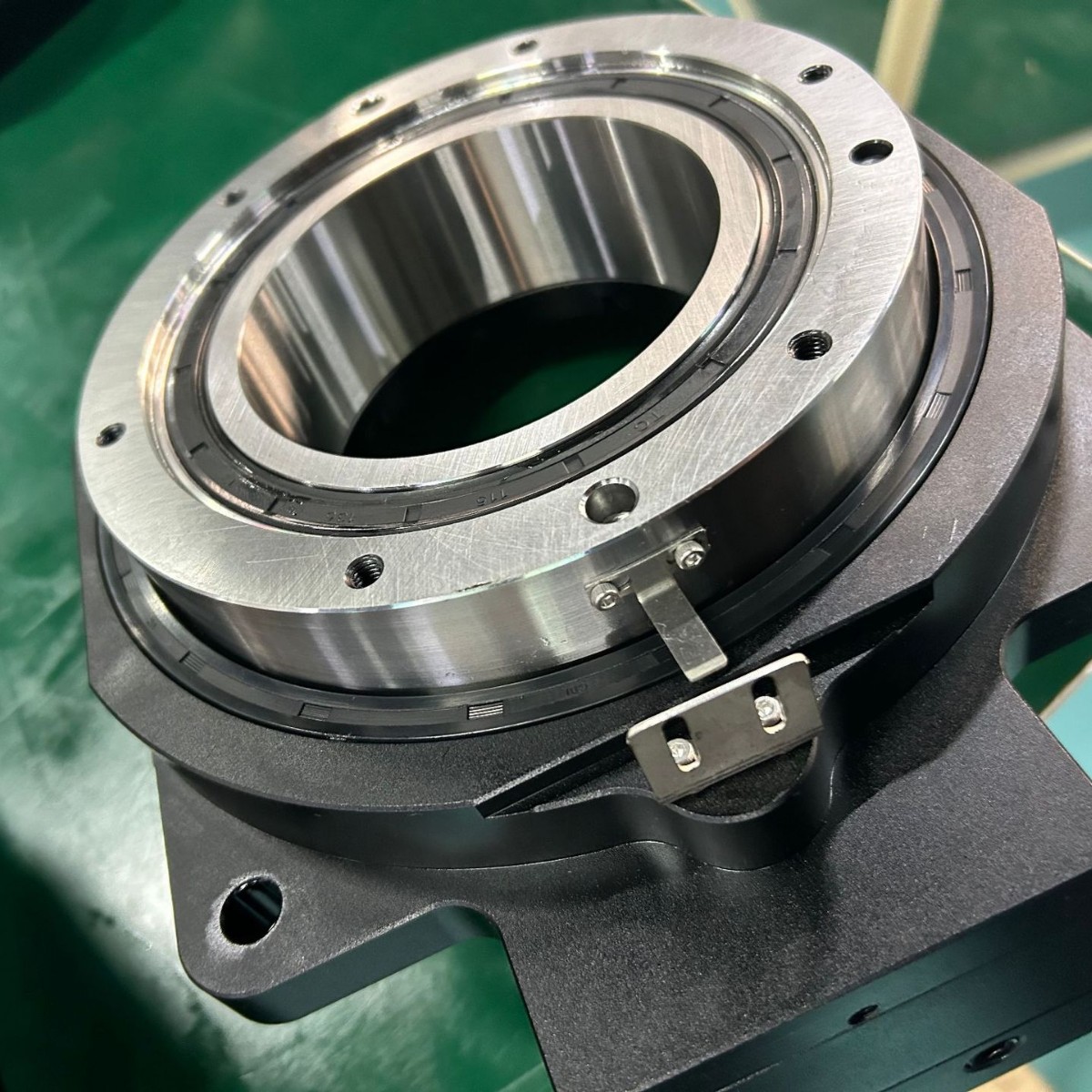The precision circular positioning right-angle hollow rotary platform servo stepping commutator is directly connected to KTN60-5K Specification drawing