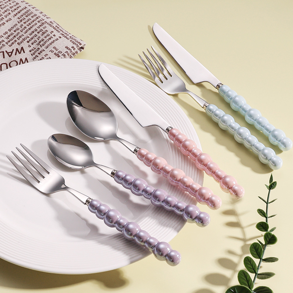 Light luxury 304 stainless steel knife, fork and spoon, creative pearl ceramic handle tableware, Western steak knife, fork and dessert spoon Application Scenario
