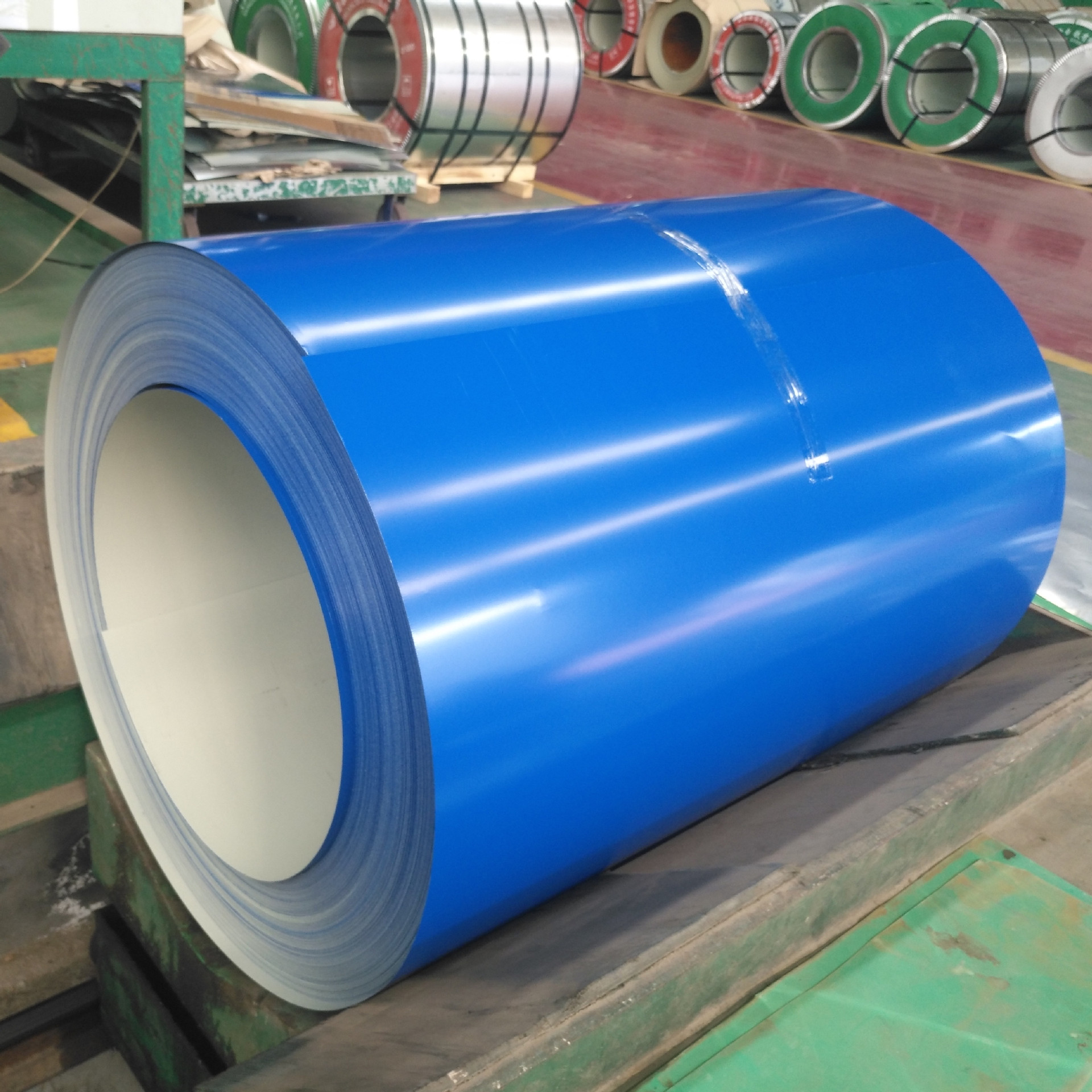 The manufacturer supplies a complete range of color steel plates, color steel coils, color-coated plates, color-coated aluminized zinc coils, and color-coated steel coils Specification drawing
