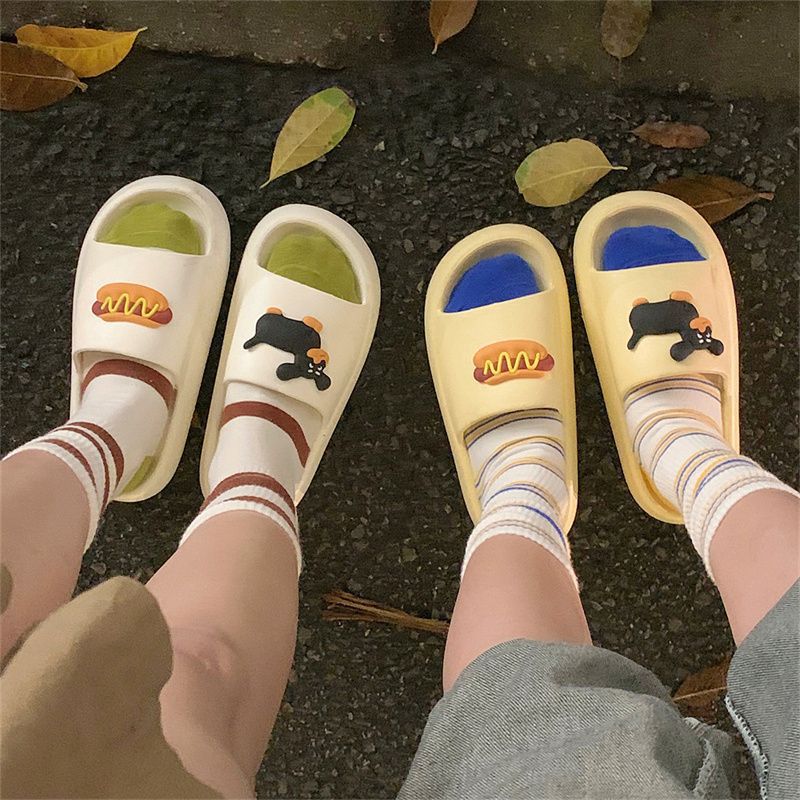 Cartoon couple slippers with a feeling of stepping on feces. Women's home use, indoor and outdoor wear. Anti-slip and smelly cool slippers for dormitories and bathrooms. Men's wholesale, 48 full figure