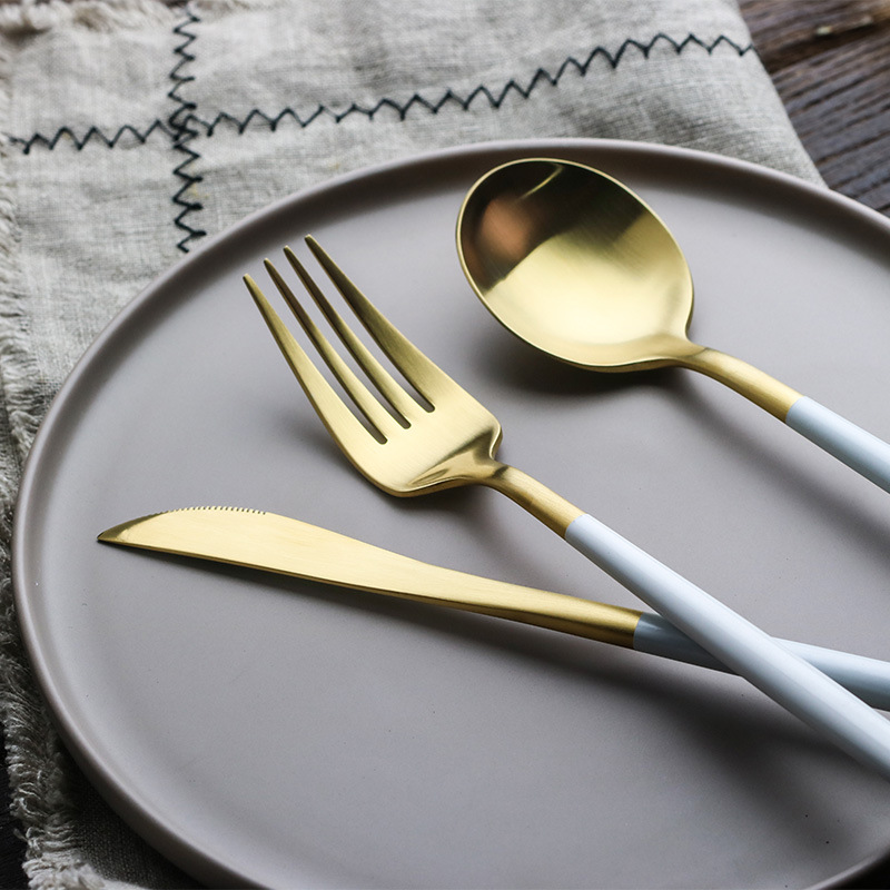 The popular Portuguese 304 stainless steel knife, fork and spoon set, platinum Western tableware, steak knife and fork, fruit coffee spoon Application Scenario