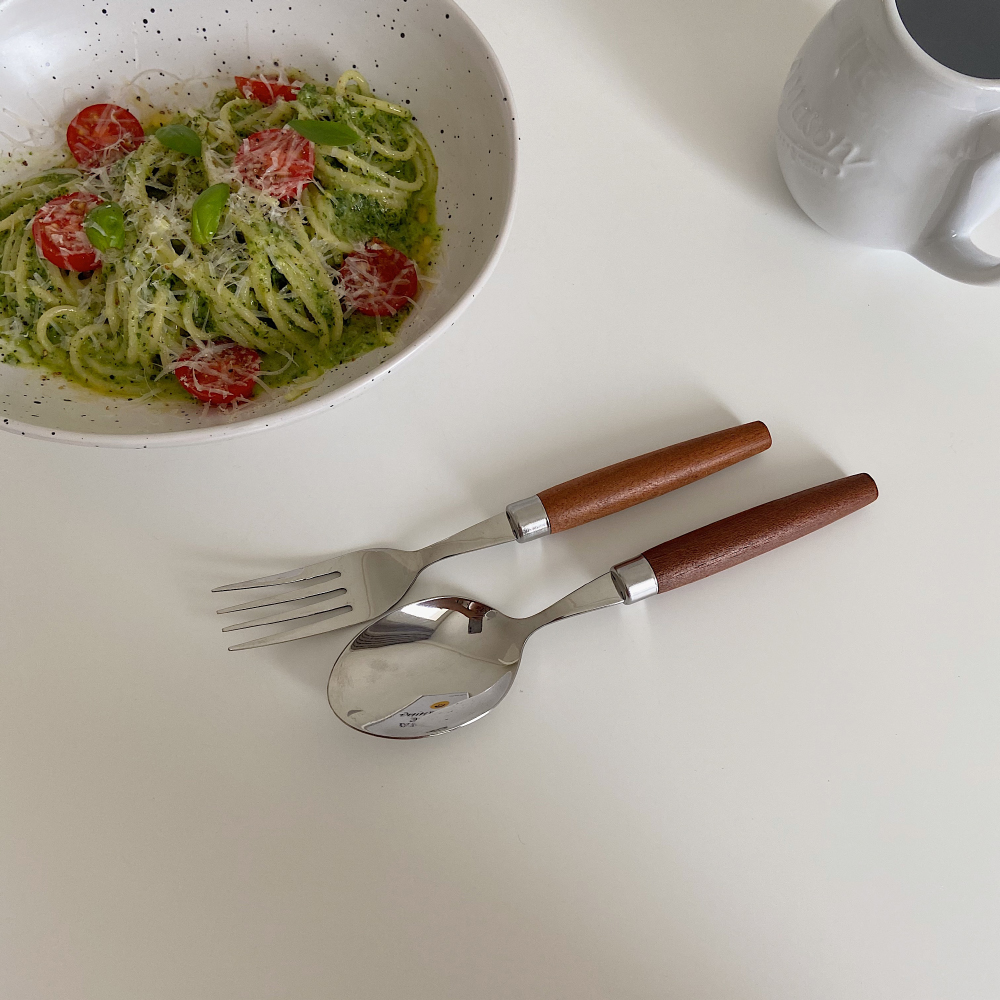 ins style cute round wooden handle knife, fork and spoon set, Western tableware, steak knife, fork and spoon, dessert small spoon, 304 stainless steel Application Scenario