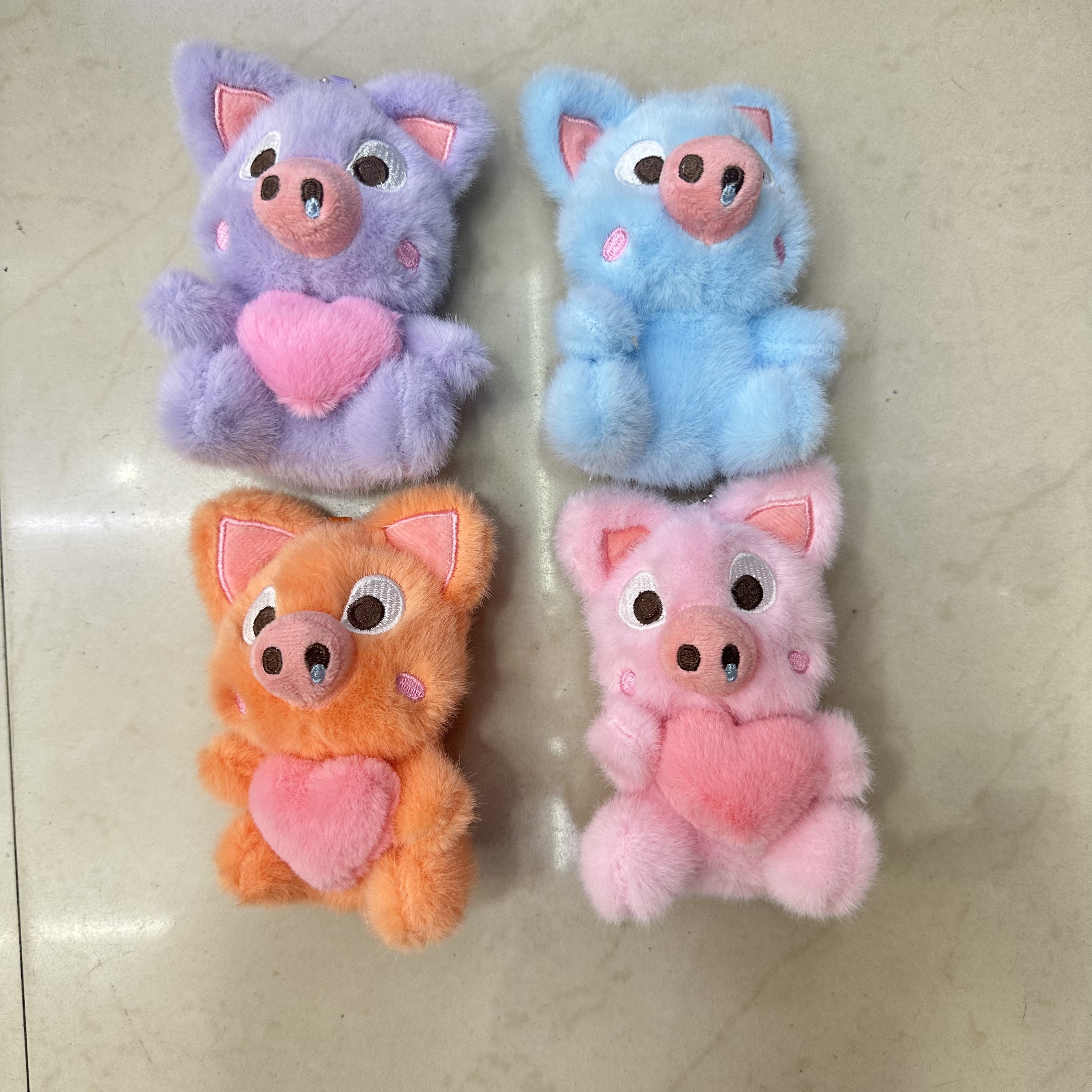 Hug pig plush toy, male piglet sitting half pig, creative doll, cartoon peripheral pendant, plush doll pendant, keychain, cloth doll pendant, cute decoration gift, claw machine factory direct sales Specification image