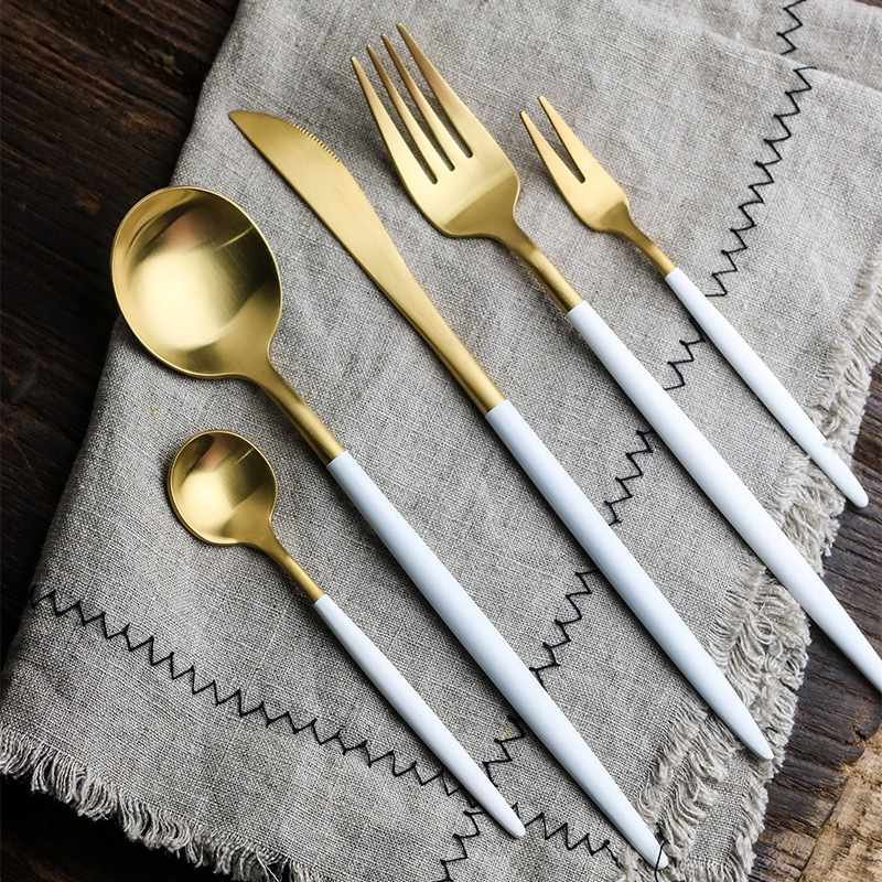 The popular Portuguese 304 stainless steel knife, fork and spoon set, platinum Western tableware, steak knife and fork, fruit coffee spoon details Picture