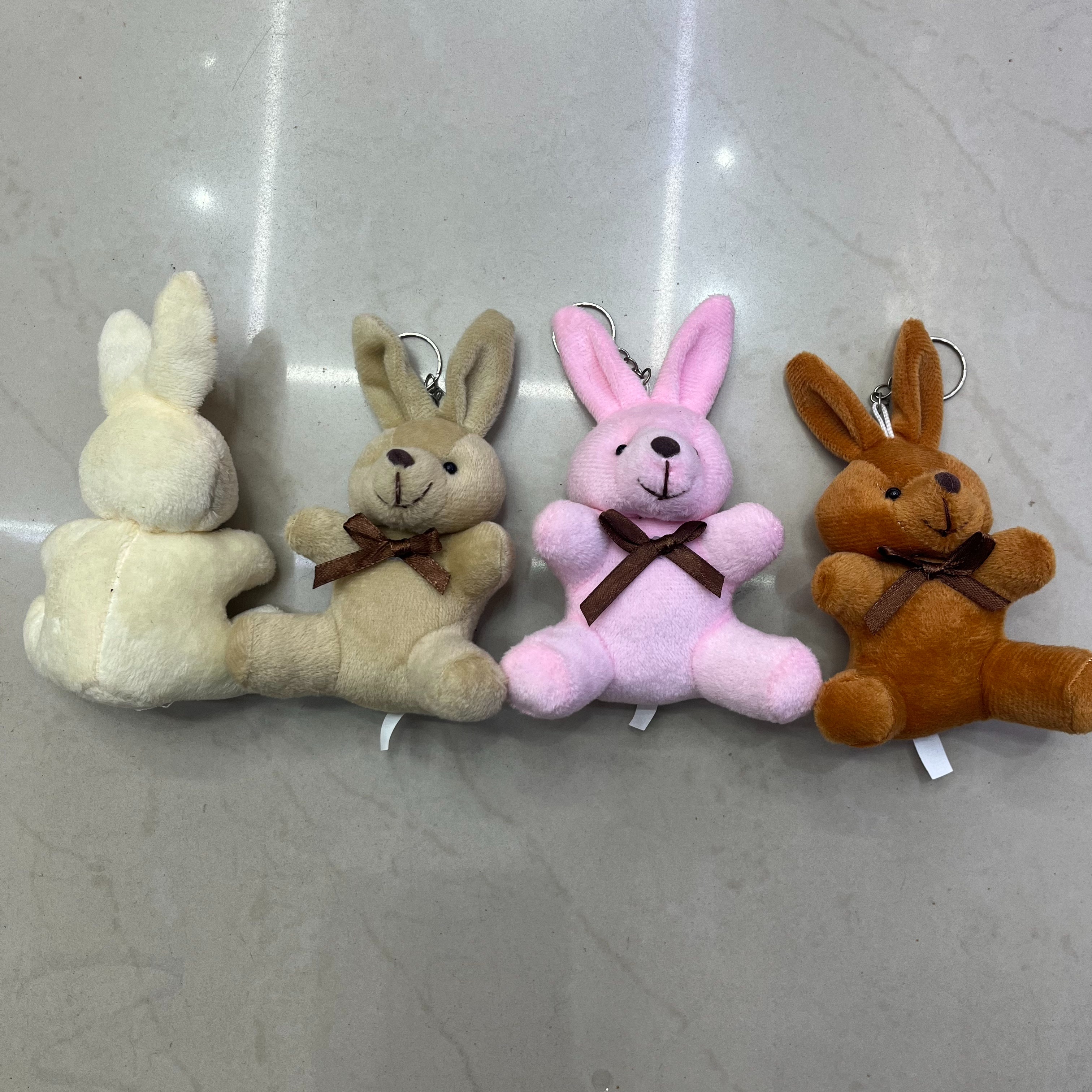 Orejas largas pajarita conejo de peluche de Hong Kong pequeño conejo de color sólido oso de corazón muñeca creativa colgante de alrededor de la caricatura colgante de peluche llavero muppet colgante adorable decoración clip de regalo máquina de muñeca fábrica venta directa details Picture