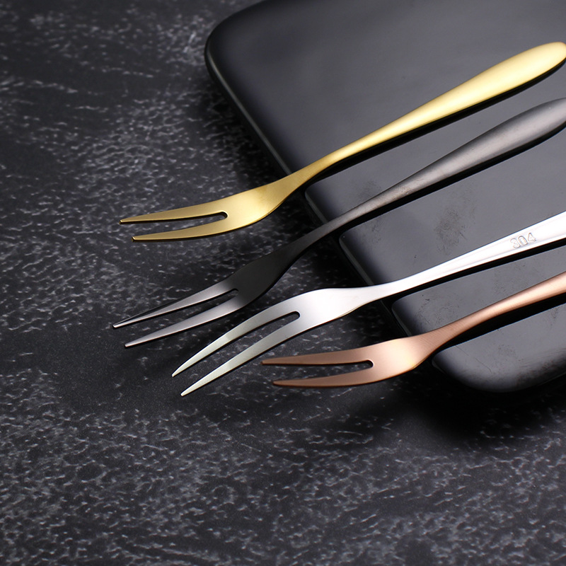 Factory wholesale 304 stainless steel fruit forks, creative titanium-coated fruit sticks, mooncake, cake and dessert forks, Logo Specification drawing