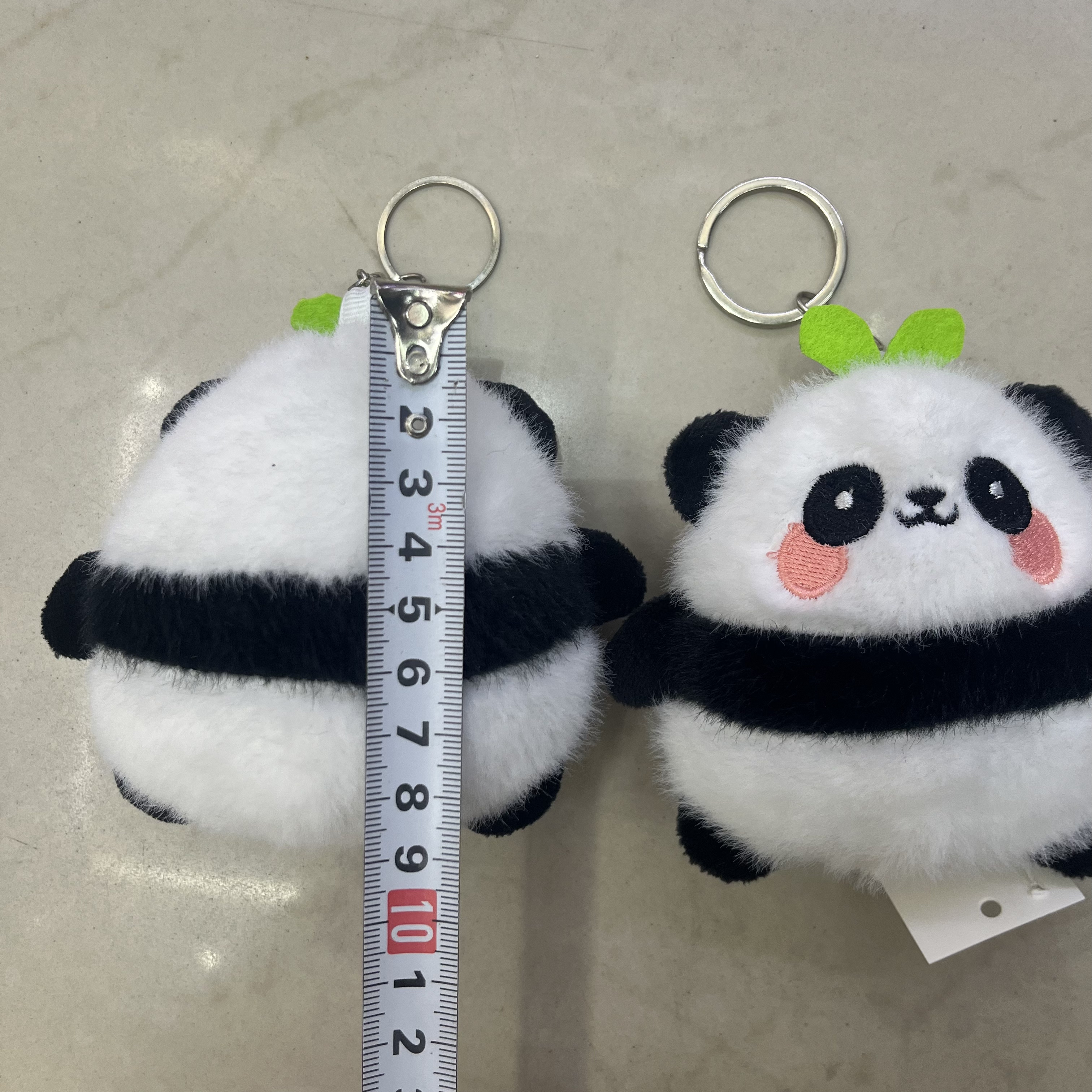 Blush redondo panda peluche souvenir chengdu panda muñeca creativa colgante alrededor de la caricatura colgante de peluche llavero muppet colgante adorable decoración clip de regalo máquina de muñeca fábrica venta directa details Picture