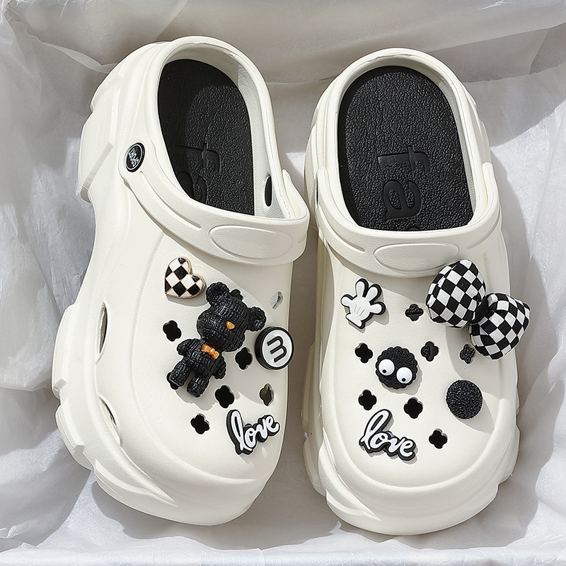 Cute cartoon new croquet soles for women, thick-soled anti-slip fashion, popular beach flip-flops for outerwear, 14 Application Scenario