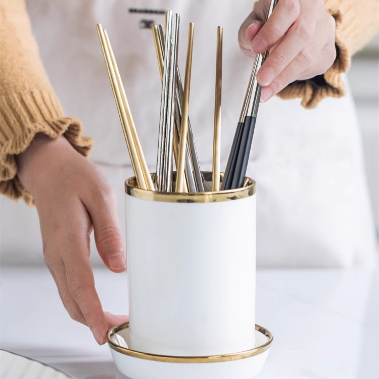 304 stainless steel metal chopsticks, light luxury home, ins style couple chopsticks, a pair for restaurants, black and gold for hotels Application Scenario