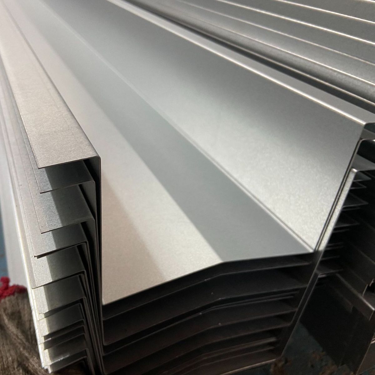 Foshan aluminum-magnesium-zinc coated waterproof water trough, drainage trough, anti-corrosion U-shaped trough, self-repairing Bipv zinc-aluminum-magnesium photovoltaic water trough Specification drawing