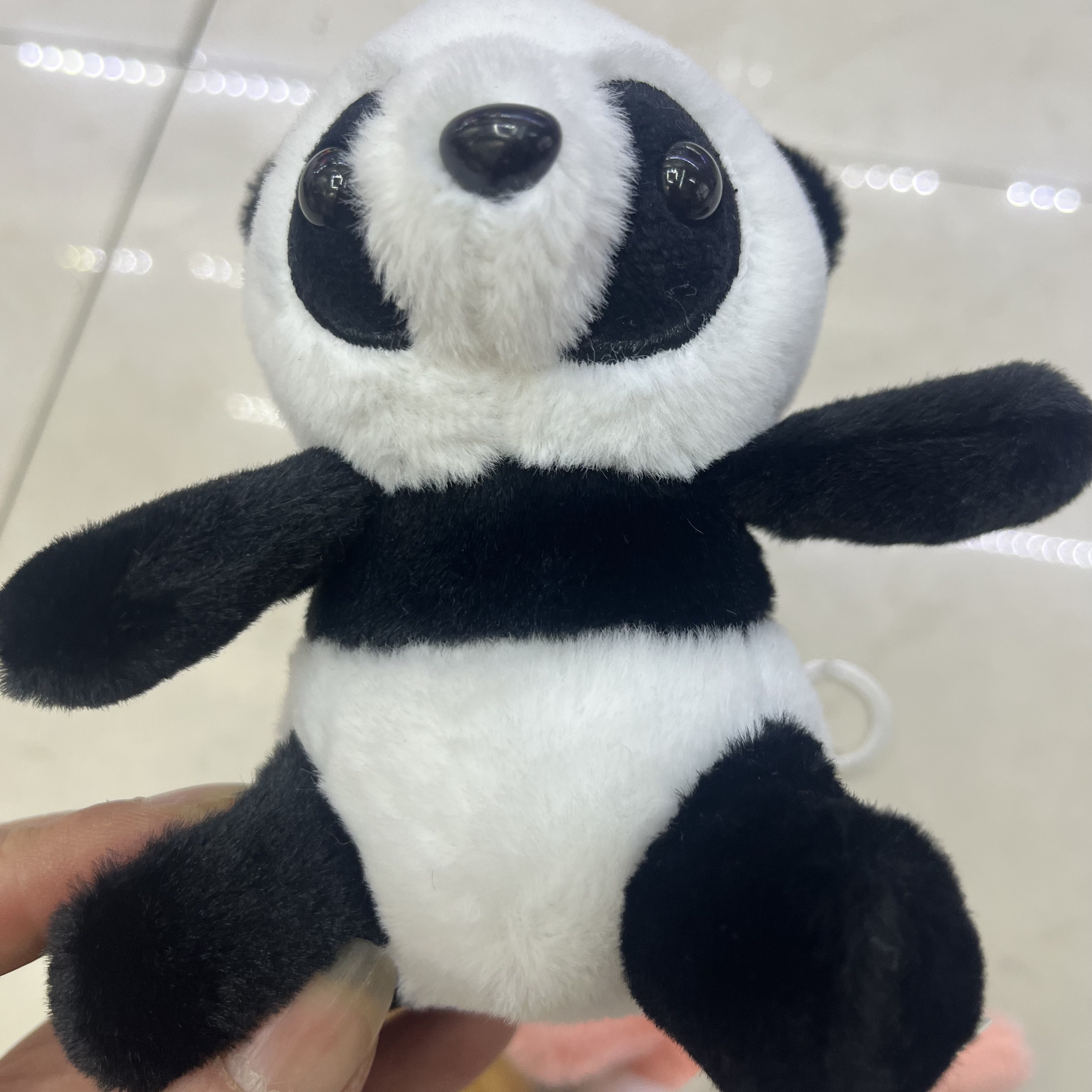 Sitting Plate Panda Cultural and Creative Chengdu Panda Souvenirs, creative dolls, Cartoon accessories, pendants, plush toys, keychains, cloth dolls, pendants, cute decorations, gifts, claw machine factory direct sales Application Scenario