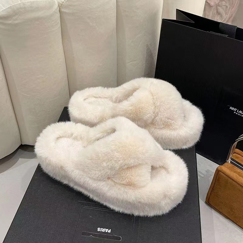 Autumn and winter cotton slippers, a popular female Internet celebrity, are anti-slip and fleece for home use and indoor warmth. Couple's woolen slippers for outdoor wear, 50 Application Scenario