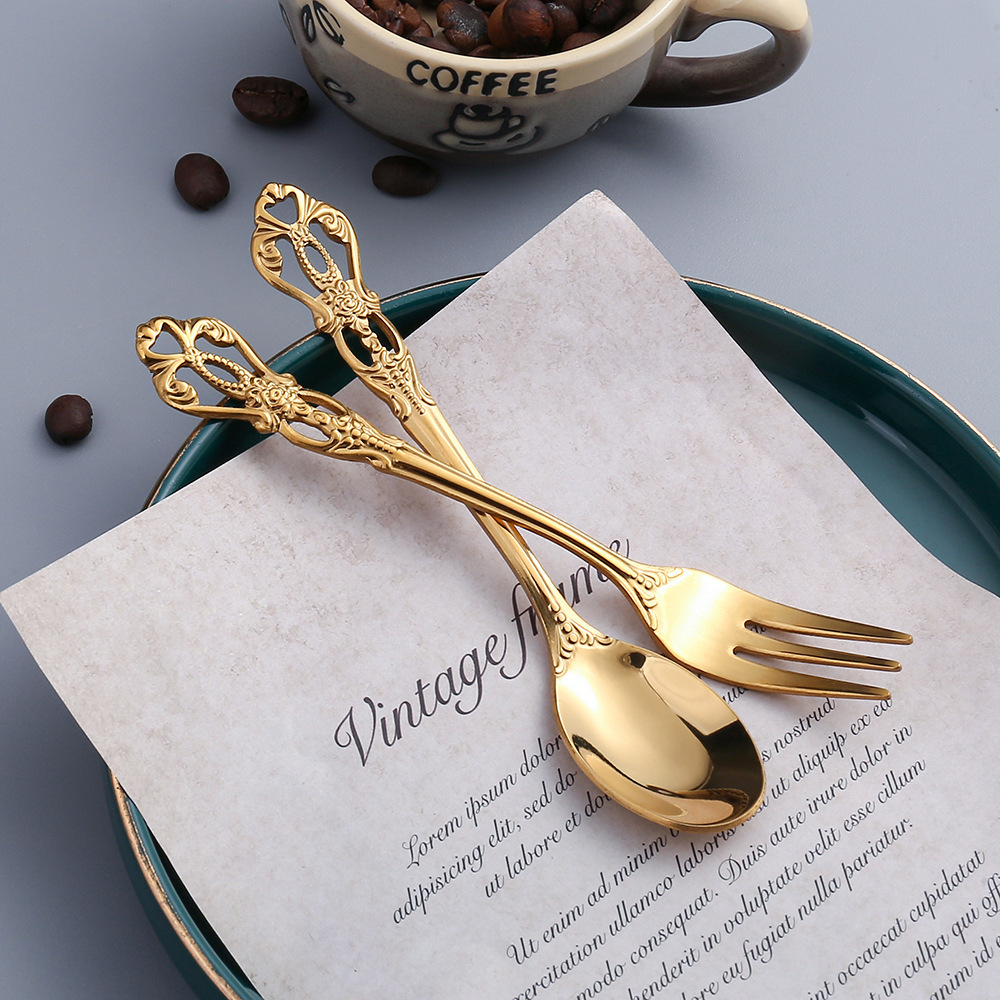 Imperial Court Hollowed-out relief dessert spoon, three-toothed fork stirring spoon set, European-style carved tableware gift, retro spoon full figure