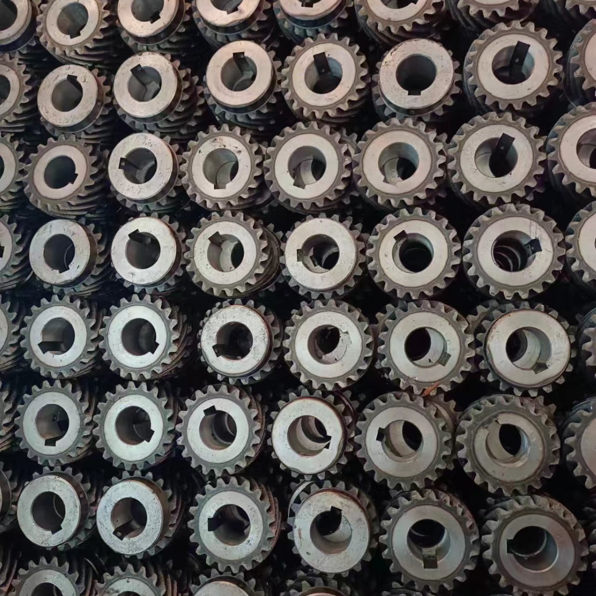 The manufacturer produces 2-mold spur gears with 10 to 120 teeth and thicknesses ranging from 20 to 45 # Application Scenario