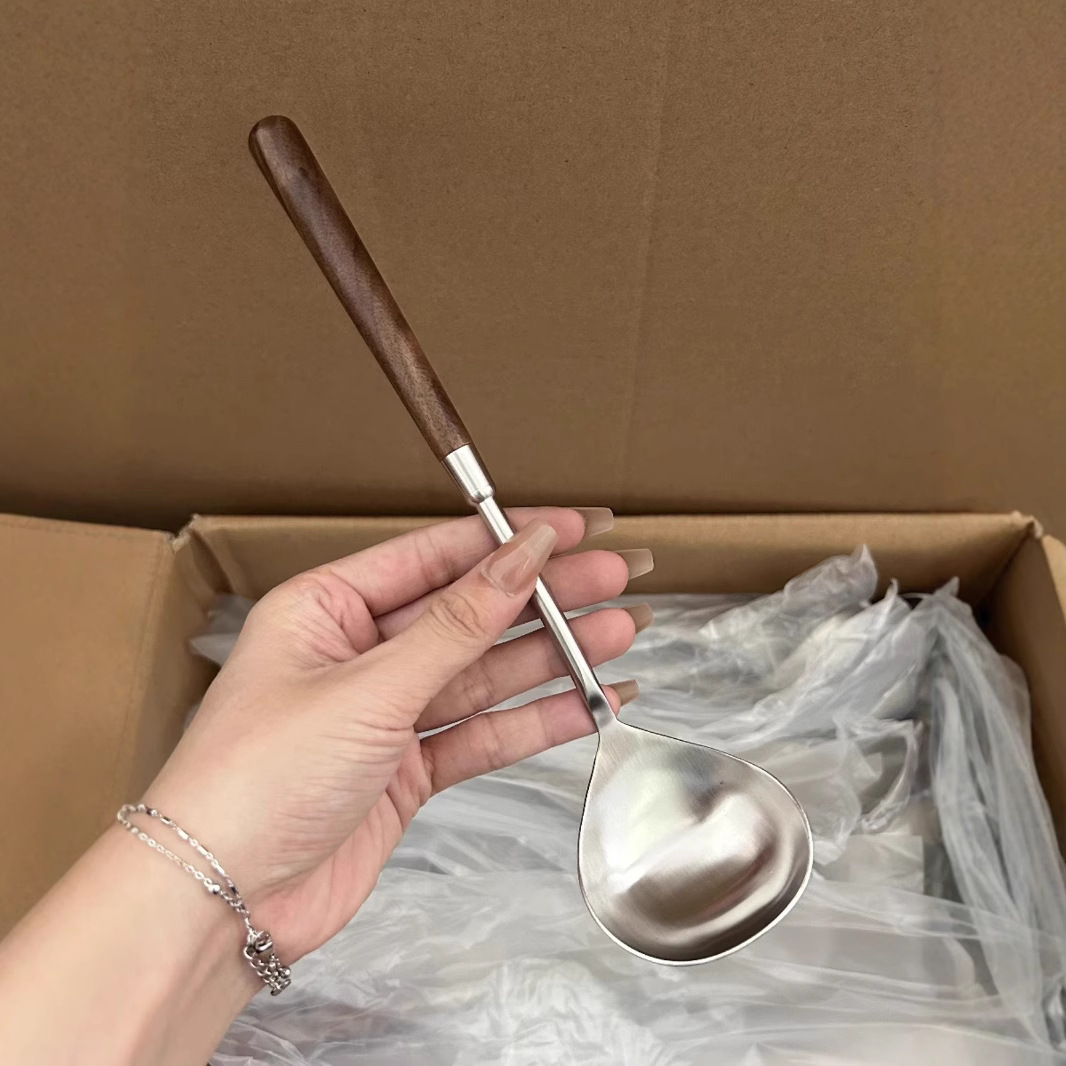 Wooden handle walnut wood spatula, household stainless steel 304 food-grade spoon set, kitchen cooking hot pot soup spoon Application Scenario