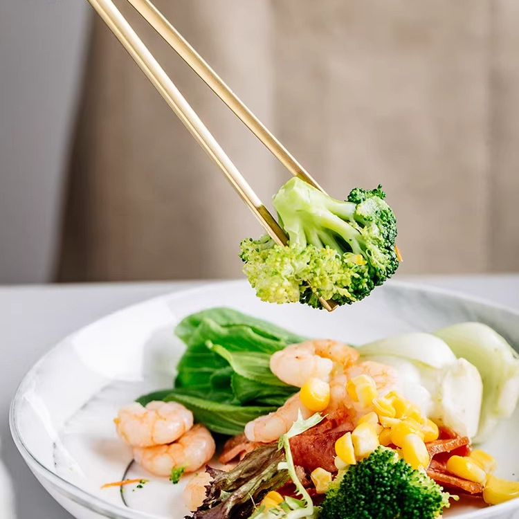 Nordic InS-style 304 stainless steel chopsticks, high-temperature resistant household chopsticks, square chopsticks, anti-slip metal chopsticks, single person hotel Application Scenario