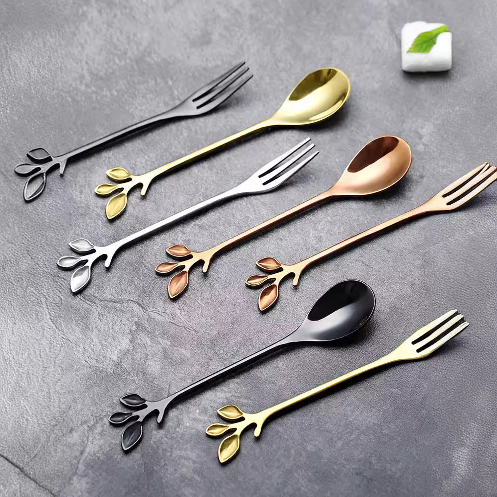 Wholesale creative Japanese-style leaf fruit forks, stainless steel titanium-coated fruit picks, mooncake forks, cake dessert spoons full figure