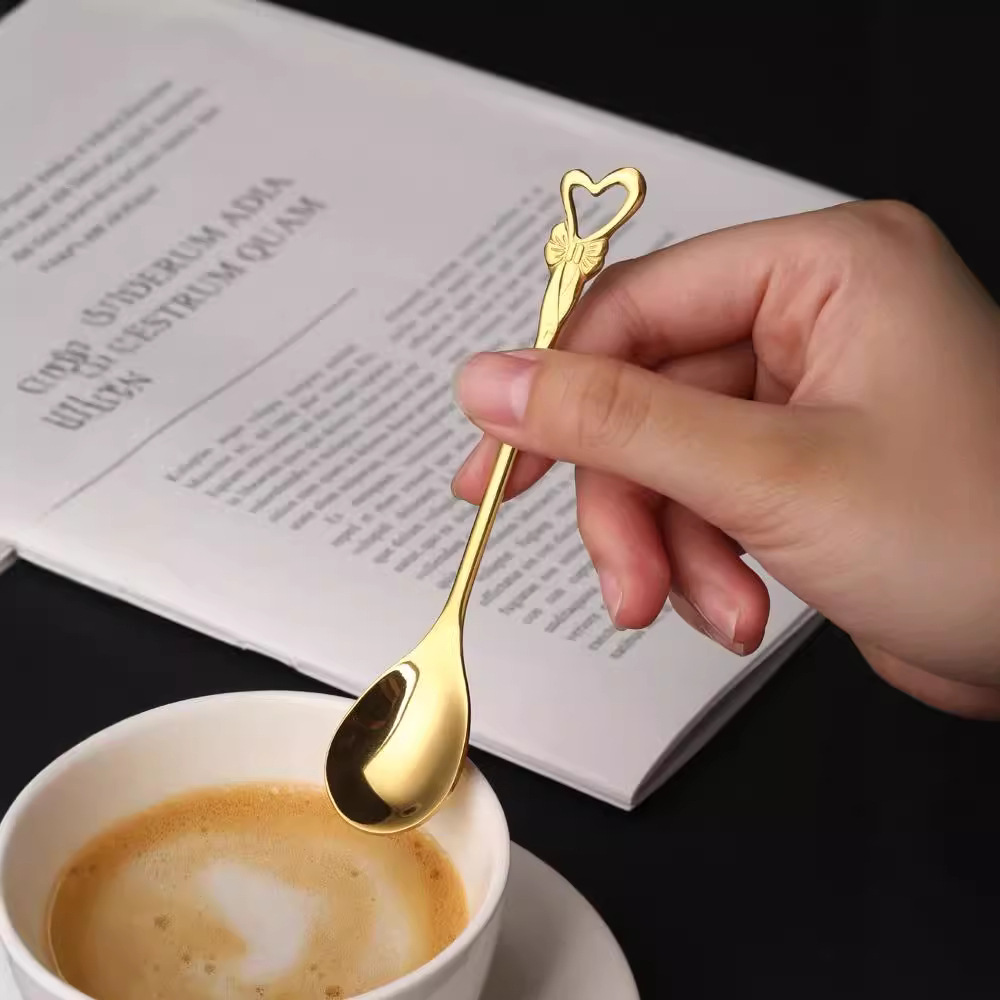 Creative four-leaf clover coffee spoon, 304 stainless steel, cute stirring spoon, dessert spoon, ins golden ice cream small spoon Application Scenario