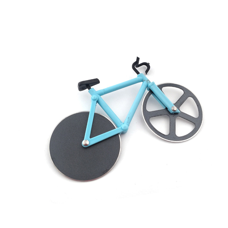 Creative bicycle pizza cutter stainless steel medium pizza maker, home pizza roller cutting tool for baking pizza Application Scenario