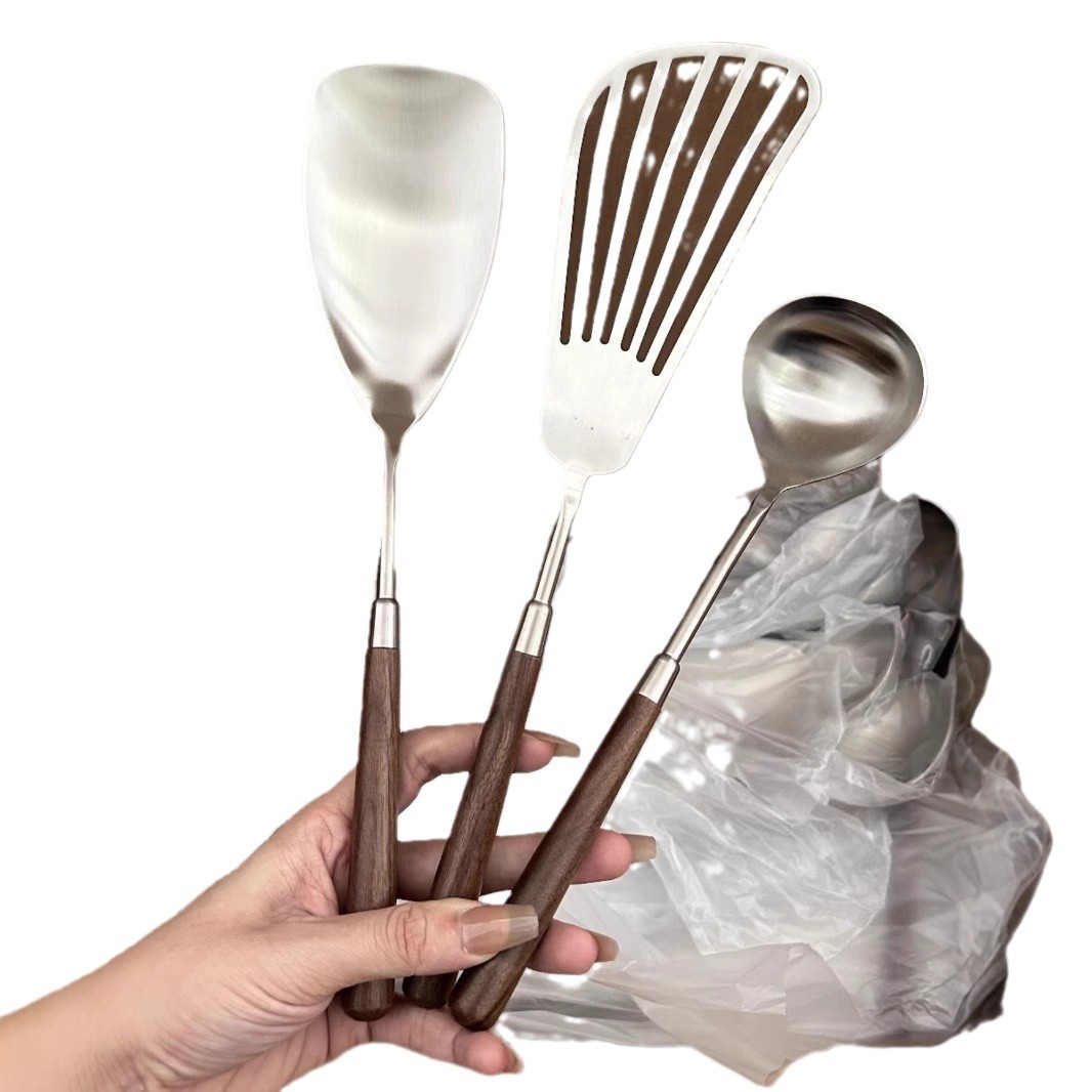 Wooden handle walnut wood spatula, household stainless steel 304 food-grade spoon set, kitchen cooking hot pot soup spoon Item Picture