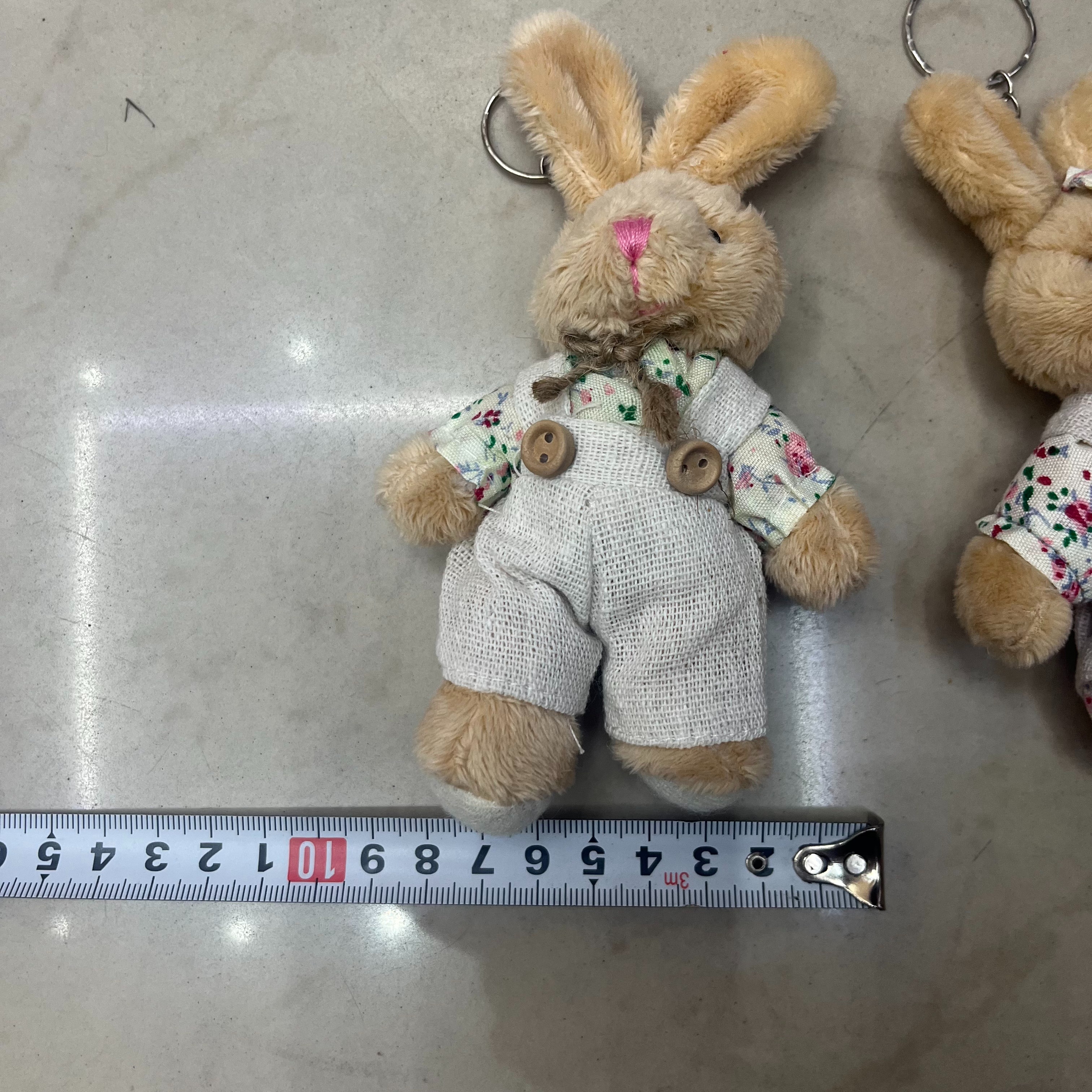 Linen couple rabbits, Japanese-style plush toys, rabbits, standing rabbits, creative dolls, cartoon accessories, plush figurines, keychains, cloth dolls, cute decorations, gifts, claw machine factory direct sales Application Scenario