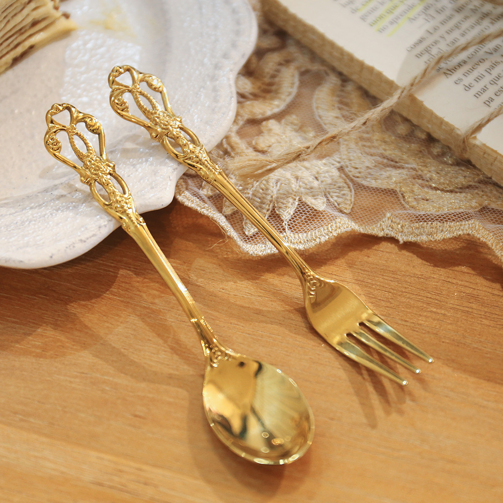 Imperial Court Hollowed-out relief dessert spoon, three-toothed fork stirring spoon set, European-style carved tableware gift, retro spoon Application Scenario