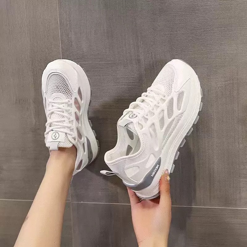 Women's shoes 2022 New versatile white sneakers, online shoes, casual shoes, children's flying woven breathable sports shoes, cross-border wholesale for foreign trade full figure