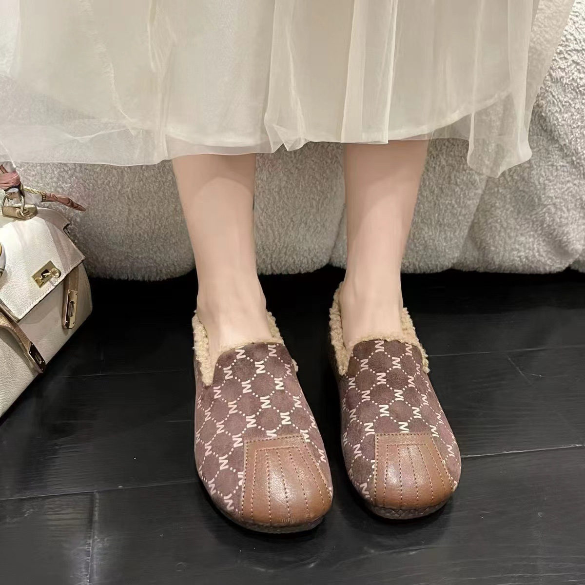 Women's 2024 autumn/winter new style woolen shoes, Korean style popular women's shoes, solid color soft-soled fleece women's shoes, wholesale one piece details Picture