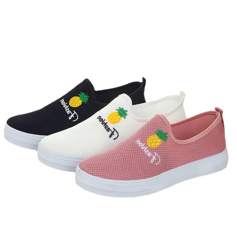 2025 New versatile and popular cloth shoes, fashionable round-toed cloth shoes for women, Korean style sports breathable soft-soled student shoes Item Picture