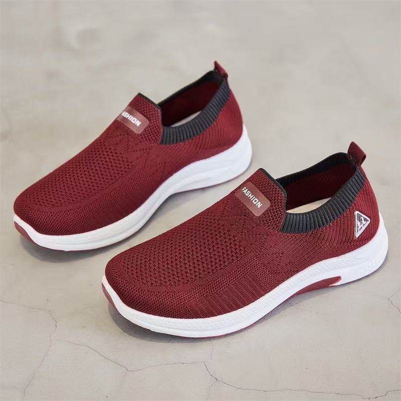 New walking shoes for women, comfortable soft-soled mom shoes, fashionable and versatile sock shoes, and casual shoes for women in foreign trade full figure