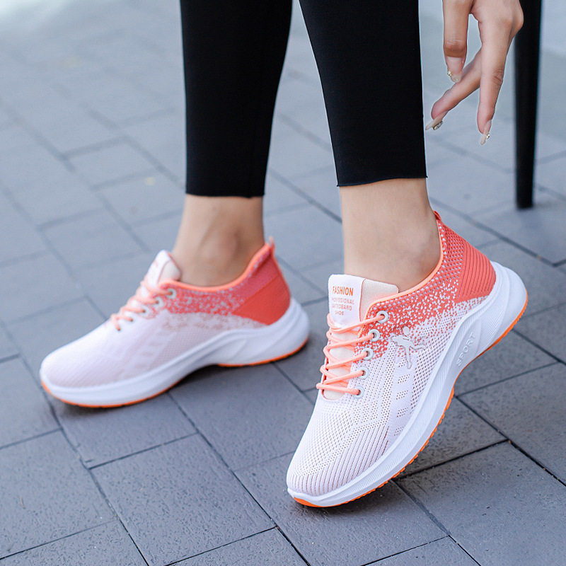New women's shoes for the 2024 autumn and winter season, including soft-soled casual shoes and trendy, versatile sports shoes for women full figure